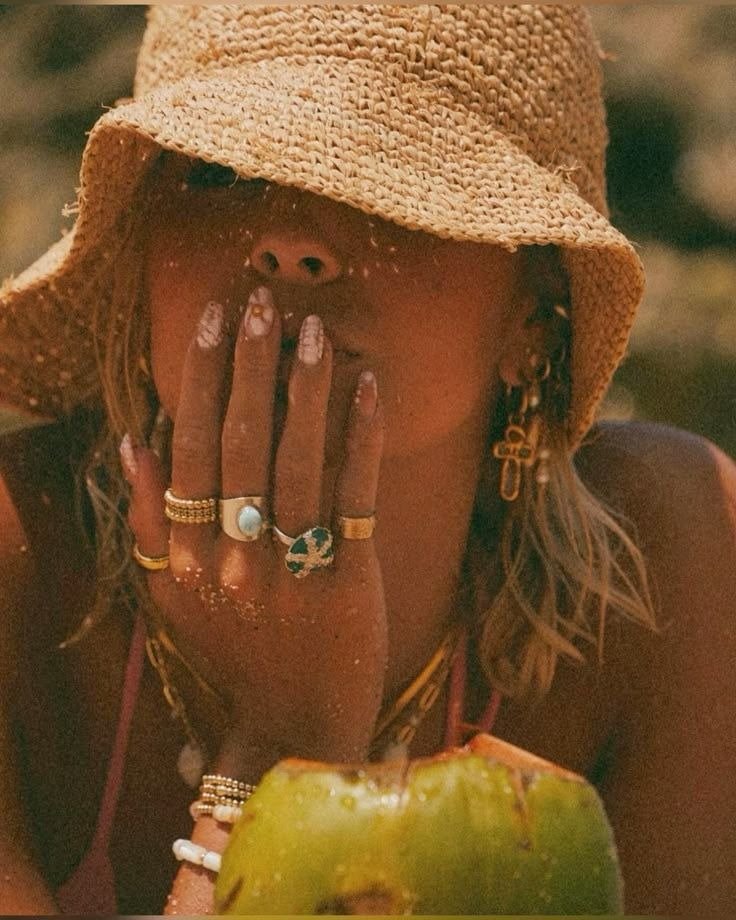 Bucket Hats: From Utility to Everyday Style - CAPOLLE